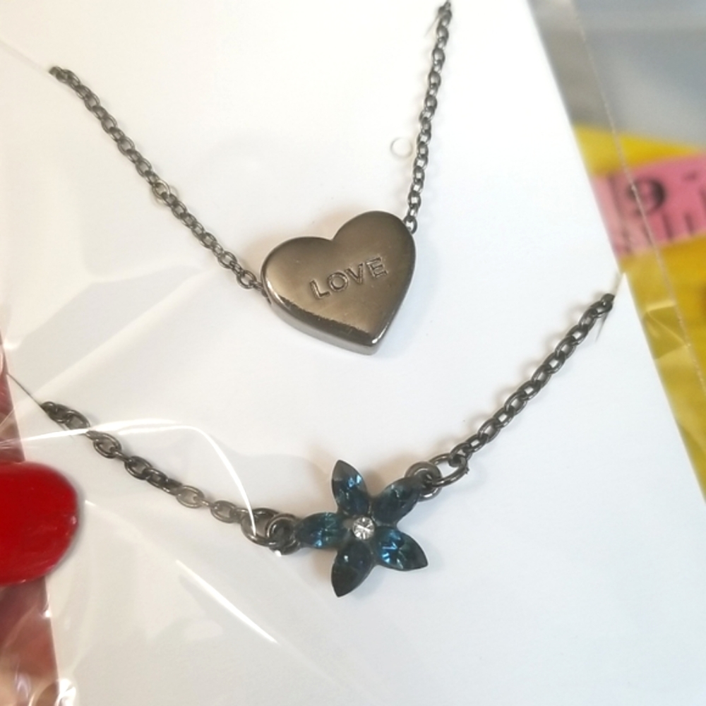 2 necklaces LOVE HEART & RHINESTONES FLOWER
